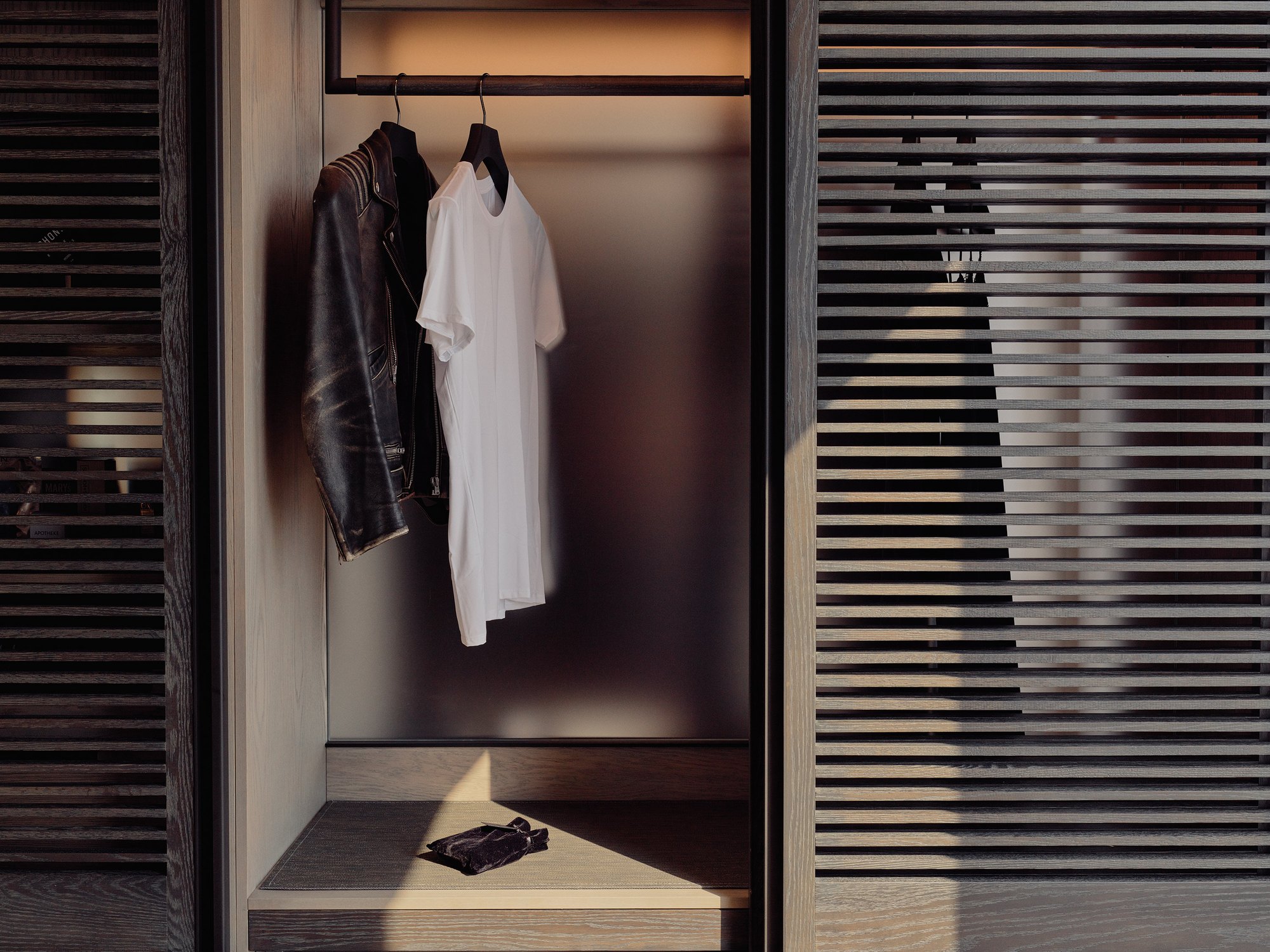 Guest room wardrobe